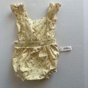 NWT Yellow Baby Romper with Floral Print • 24 months 💛🌼🧸